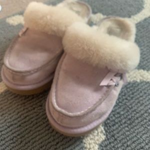 UGG slippers size 8 lavender purple color